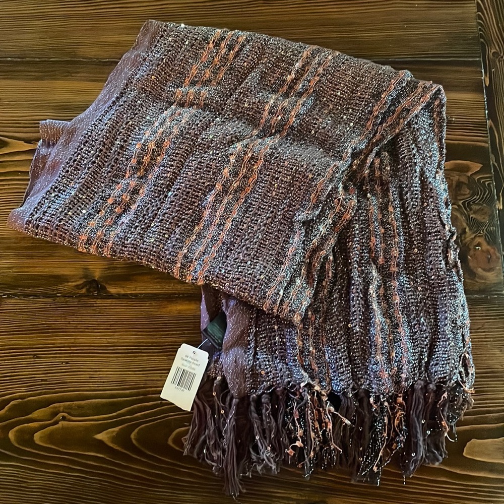Beautiful scarf! Never worn!